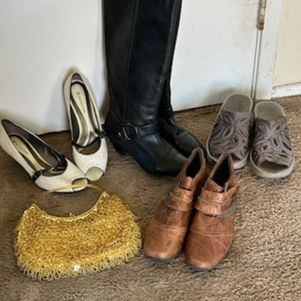 Group sale of boots, shoes and purse.